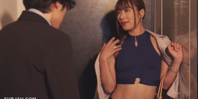 Chị hàng xóm đẹp không mặc áo ngực dụ trai trẻ qua nhà rồi chủ động “lên giường